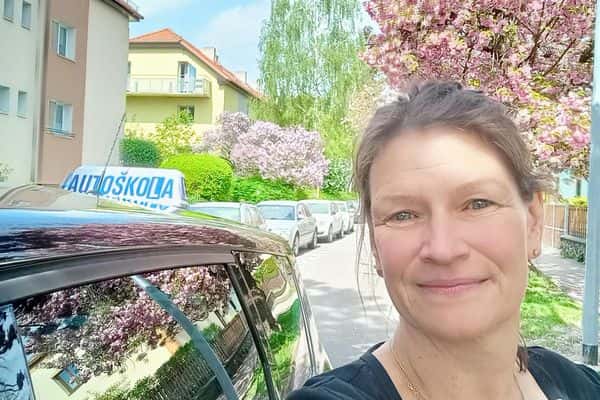 Jízda s učitelkou - Автошкола