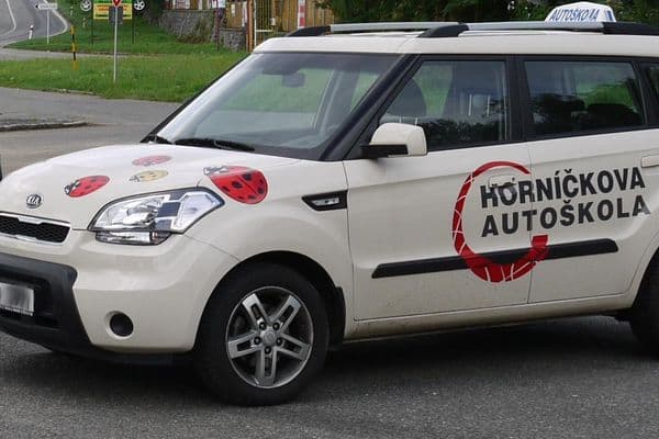 HORNÍČKOVA AUTOŠKOLA